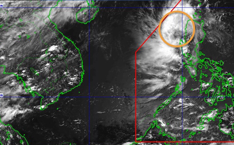 The low pressure area moves into the East Sea, with a moderate chance of strengthening into a tropical depression. Photo: PAGASA