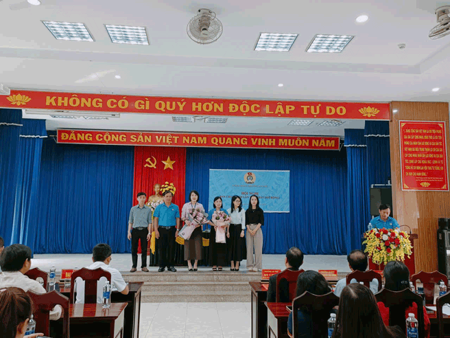 An Phu 구 노동조합 집행위원회가 임무를 시작했습니다. 사진: Thanh Tuan