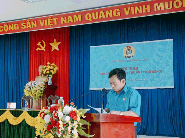 Ong Nguyen Chung Chinh - Chu tich Cong doan phuong An Phu. Anh: Thanh Tuan