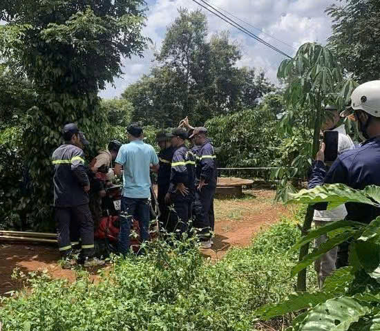 The scene of the man's death in a hanging position under the well. Photo: Le Minh