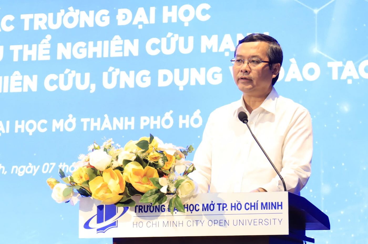 Thu truong Bo GDDT Nguyen Van Phuc phat bieu tai hoi thao. Anh: Nguyet Minh