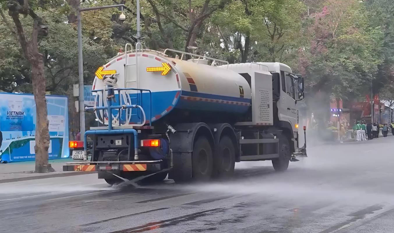 責任者は、環境汚染が発生した場合に責任を負わなければなりません。写真:ハイ・ダン