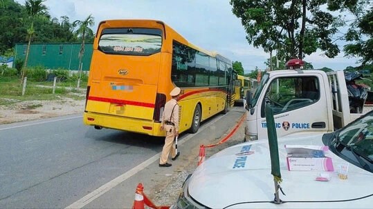 Hai xe khách chở quá 23 người bị phạt 140 triệu đồng ở Phú Thọ