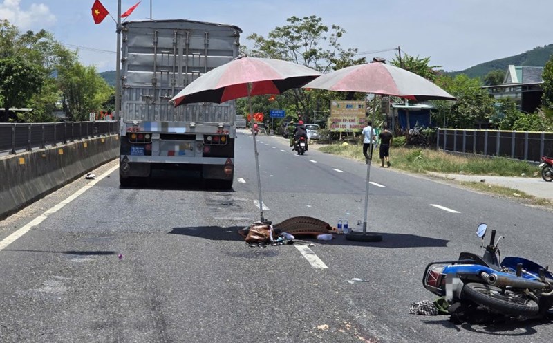 Scene of the fatal accident between a truck and a motorbike in Hue.