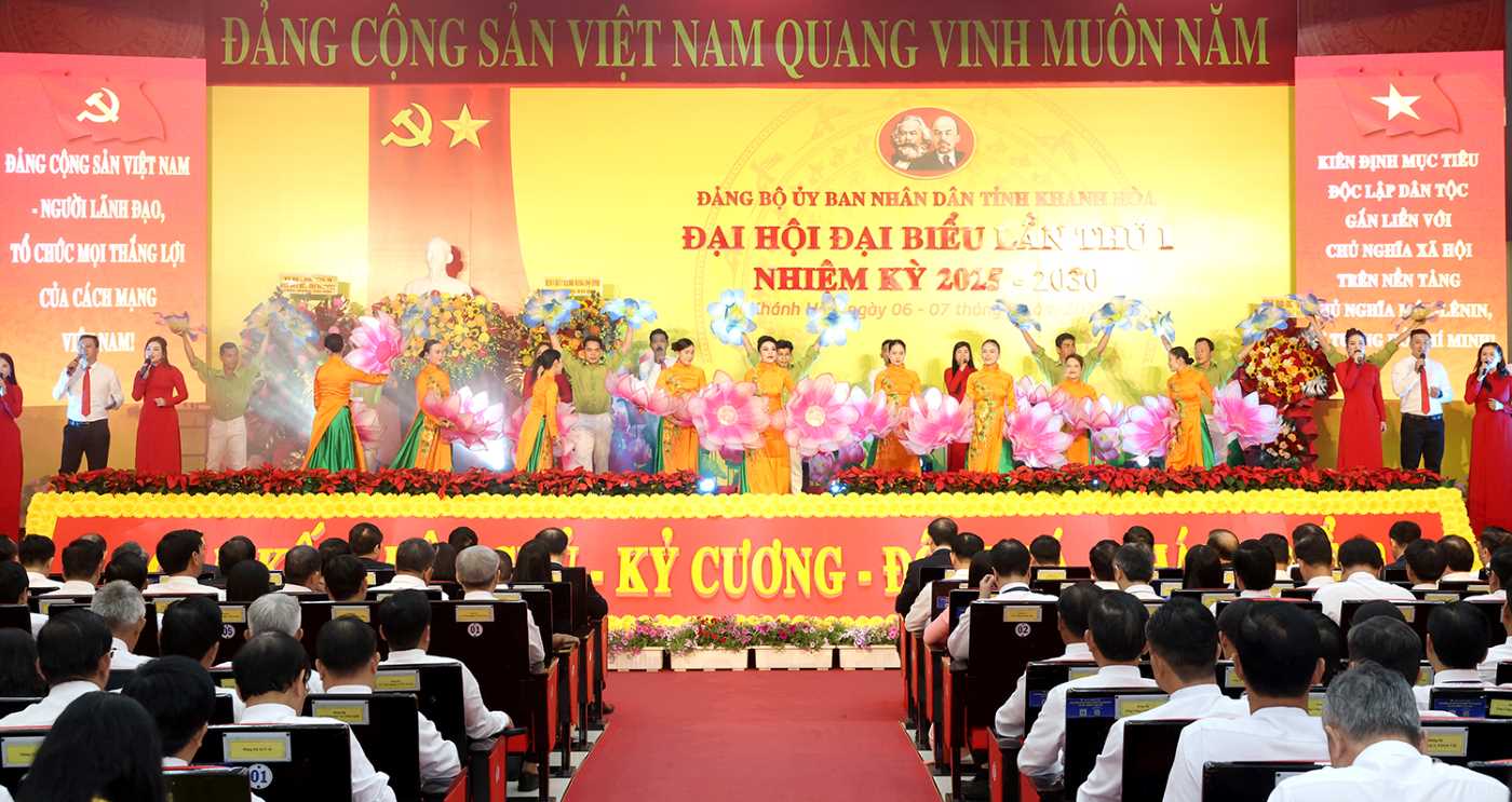 Toan canh Dai hoi Dang bo UBND tinh Khanh Hoa lan thu nhat. Anh: Huu Long