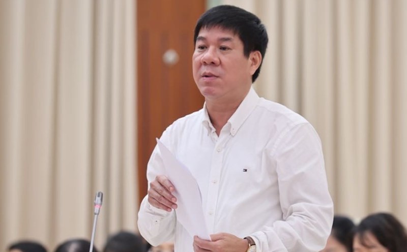 Mr. Huynh Van Chuong - Director of the Department of Quality Management, Ministry of Education and Training, answered the reporter's question about the proposal related to using AI in university quality assessment. Photo: VGP