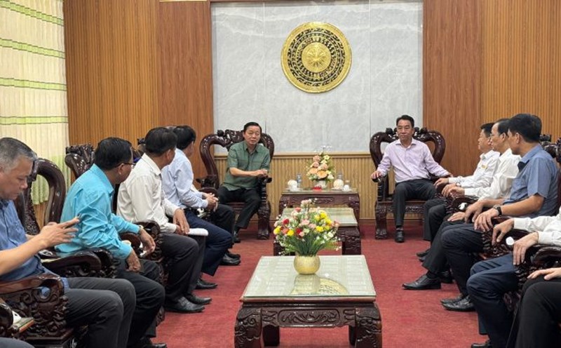 Deputy Prime Minister Tran Hong Ha worked with the People's Committee of Phu Tuc commune on the two-level government model. Photo: Hoang Loc