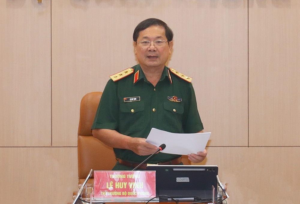 Senior Lieutenant General Le Huy Vinh - Member of the Party Central Committee, Deputy Minister of National Defense - gave a speech at the conference. Photo: Ministry of National Defense