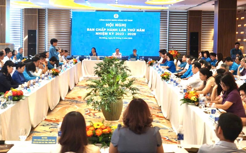 The Vietnam Bank Trade Union held the 5th Executive Committee meeting for the 2023-2028 term. Photo: Tuong Minh