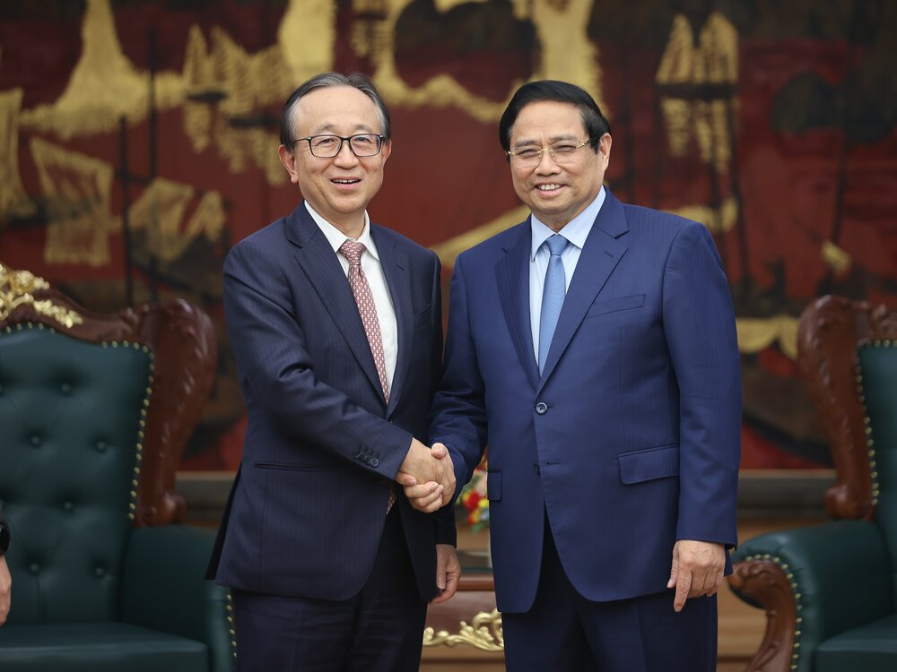 Politburo member and Prime Minister Pham Minh Chinh received Mr. Hironori Kamezawa - General Director of Mitsubishi UFJ Financial Group (MUFG) of Japan. Photo: VGP