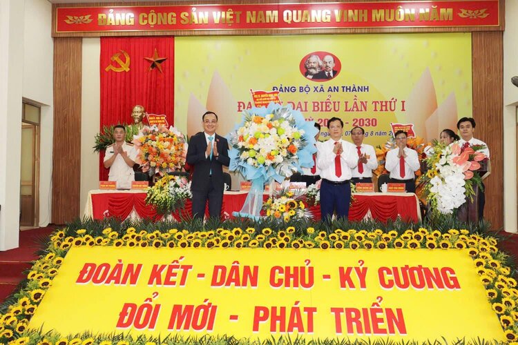 El Comite del Partido de la comuna de An Thanh (ciudad de Hai Phong) organiza el I Congreso de Diputados mandato 2025-2030. Foto: Comuna de An Thanh