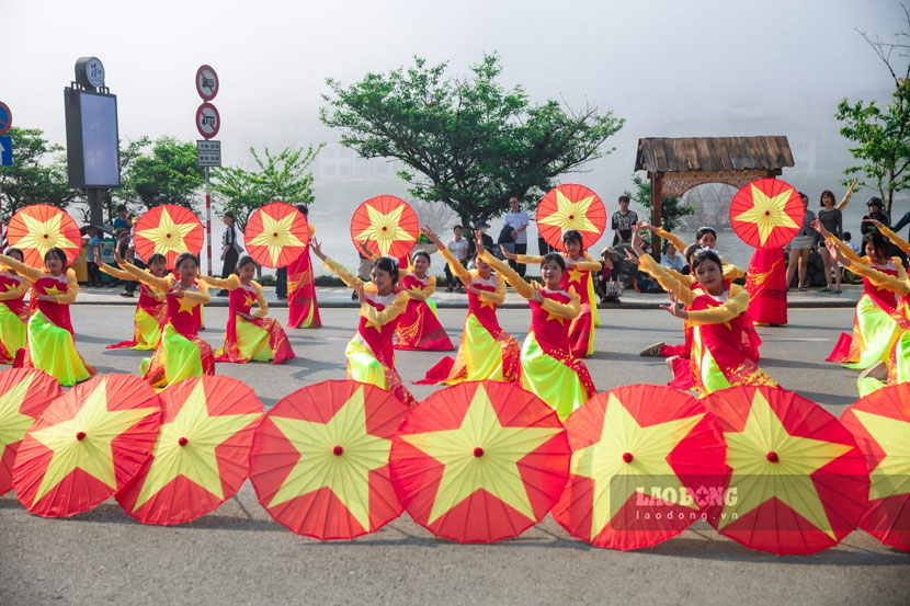 Special art programs in Sa Pa during the festival. Photo: Dinh Dai