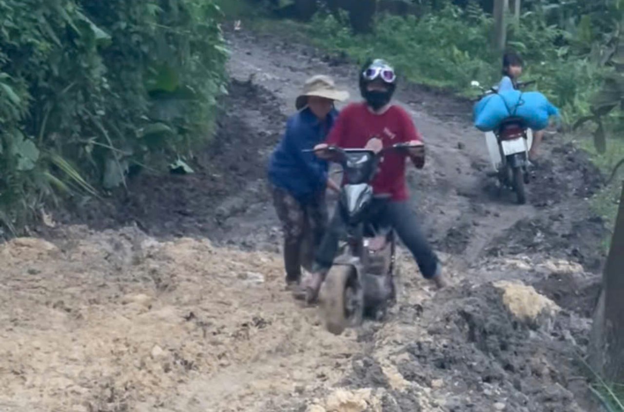 Viec di lai cua nguoi dan gap vo van kho khan. Anh tu lieu nguoi dan cung cap.