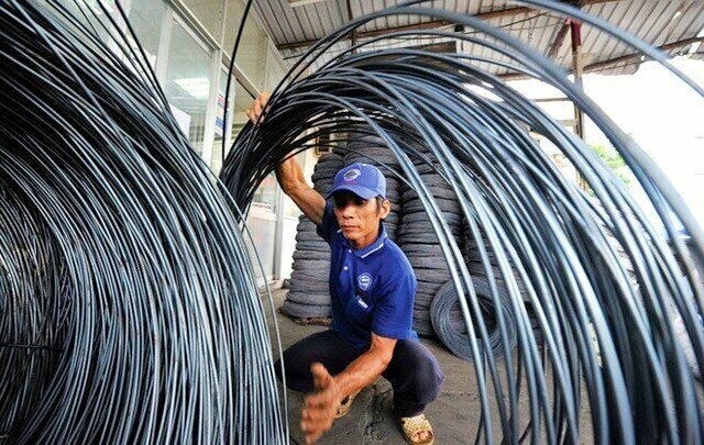 Gia thep the gioi hoi phuc keo theo gia thep trong nuoc nhich nhe. Anh: Tuan Nguyen 