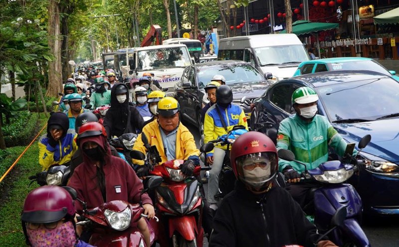 Traffic congestion on Nam Ky Khoi Nghia Street through the center of Ho Chi Minh City. Photo: Chan Phuc