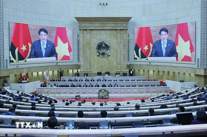 Politburo member and President Luong Cuong delivered an important policy speech at the Special plurial Session of the Angola National Assembly. Photo: VNA
