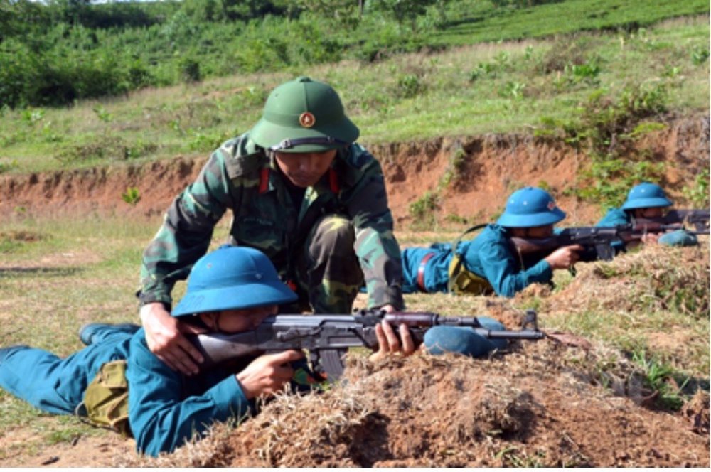 Issued the number of Deputy Commanders and assistants of the Commune-level Military Command. In the photo, militia in Hai Phong practice shooting. Photo: haiphong.gov.vn