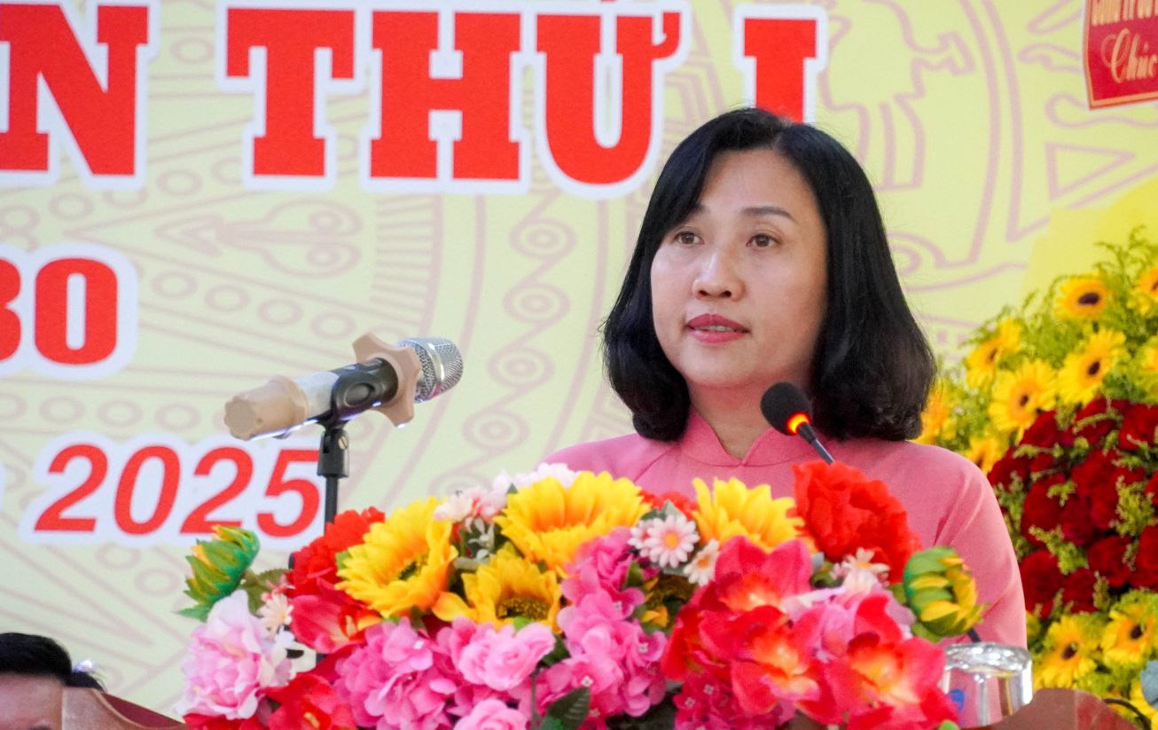 Trinh Thi Bao Khuyen 여사는 껀터시 Dai Hai tang 면 당위원회 서기로 임명되었습니다. 사진: Phuong Anh