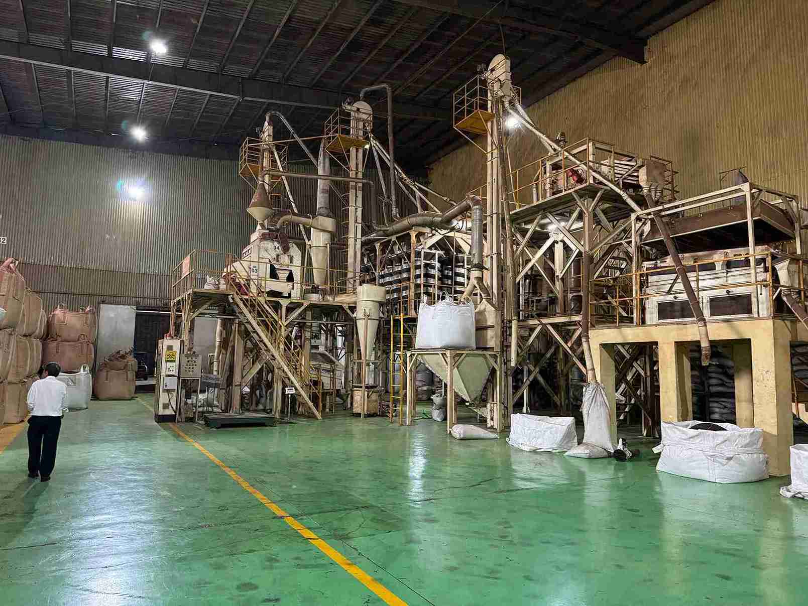 닥락의 많은 기업들이 생산 및 사업 활동을 유지하기 위해 우대 신용 패키지에 접근하여 자금을 빌리고 싶어합니다. 사진: 바오 쭝