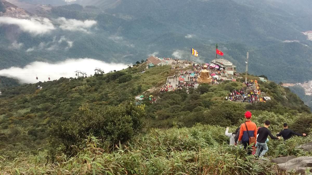The area of the statue of King Tran Nhan Tong on Yen Tu. Photo: Nguyen Hung