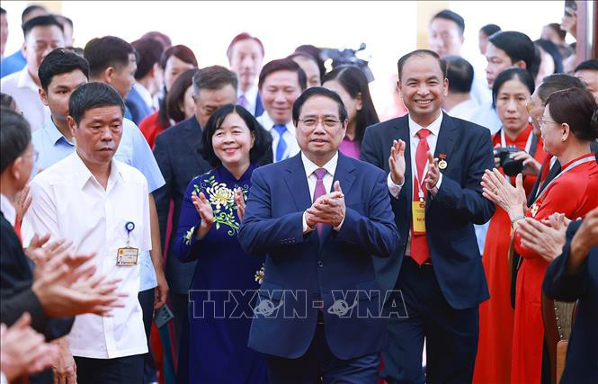 Pham Minh Chinh 총리가 Tay Ho 구 당 대회에 참석했습니다(하노이): 8월 8일 아침 사진: TTXVN