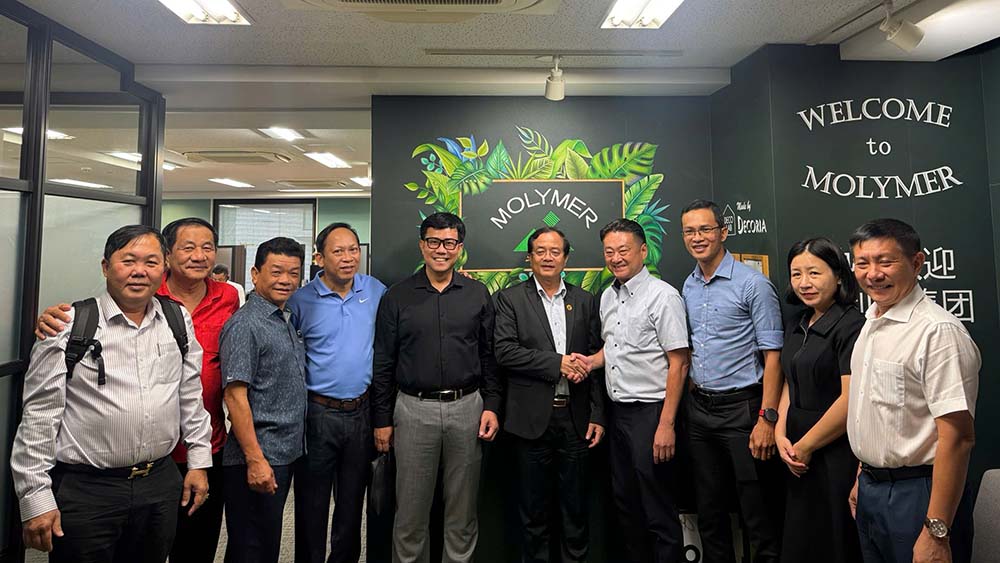 Tay Ninh 지방 대표단이 Molymer 그룹과 협력하고 있습니다. 사진: Hung Cuong