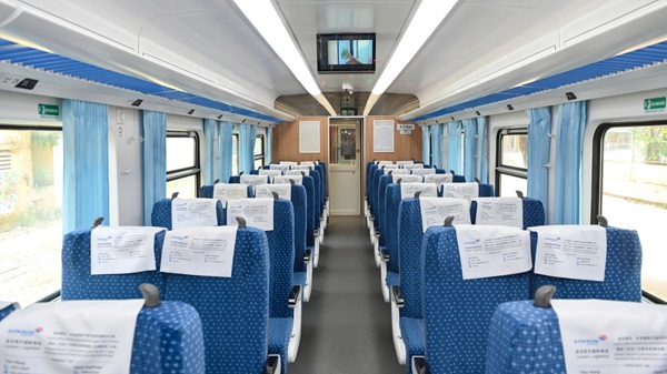 鉄道は、ハノイで高品質の観光列車を立ち上げました - ドンホイ。写真：Anh Duy