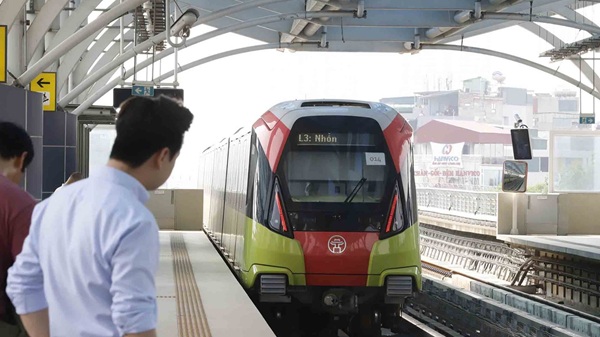 More than 200 technical errors after nearly a year of operation of the Nhon - Hanoi Railway Station metro line. Photo: To The