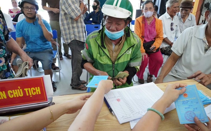 Da Nang cuts and simplifies many administrative procedures. Photo: Tran Thi