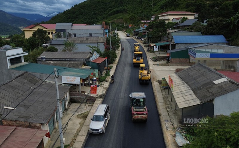 At the National Highway 279 upgrade site connecting Lao Cai - Lai Chau. Photo: Dinh Dai