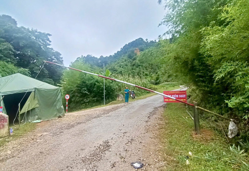 Tram kiem soat dich benh xa Xuan Truong duoc thanh lap de kiem soat tinh hinh. Anh: Cong an xa Xuan Truong