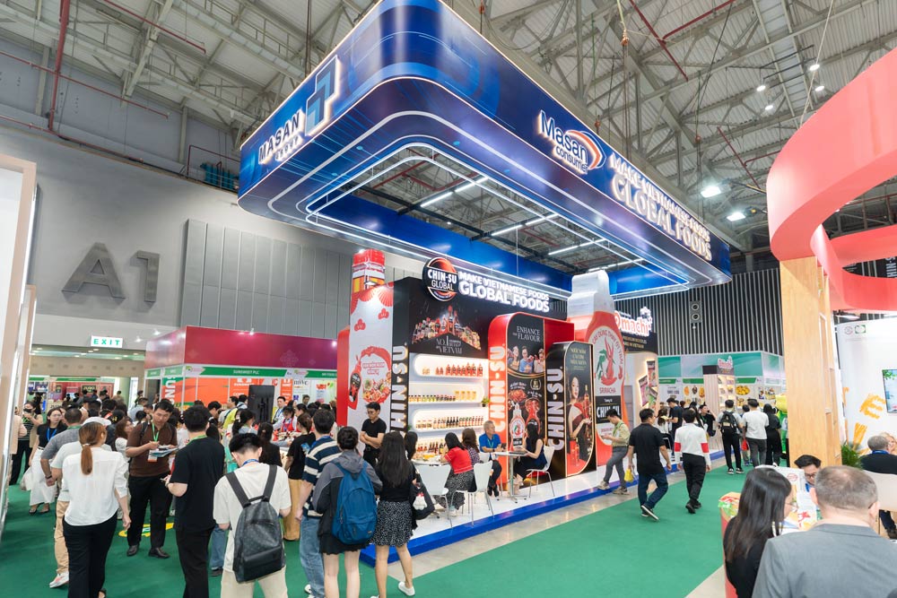 Vietfood & Beverage Propack 2025의 Masan 전시 및 체험 공간. 사진: 홍반