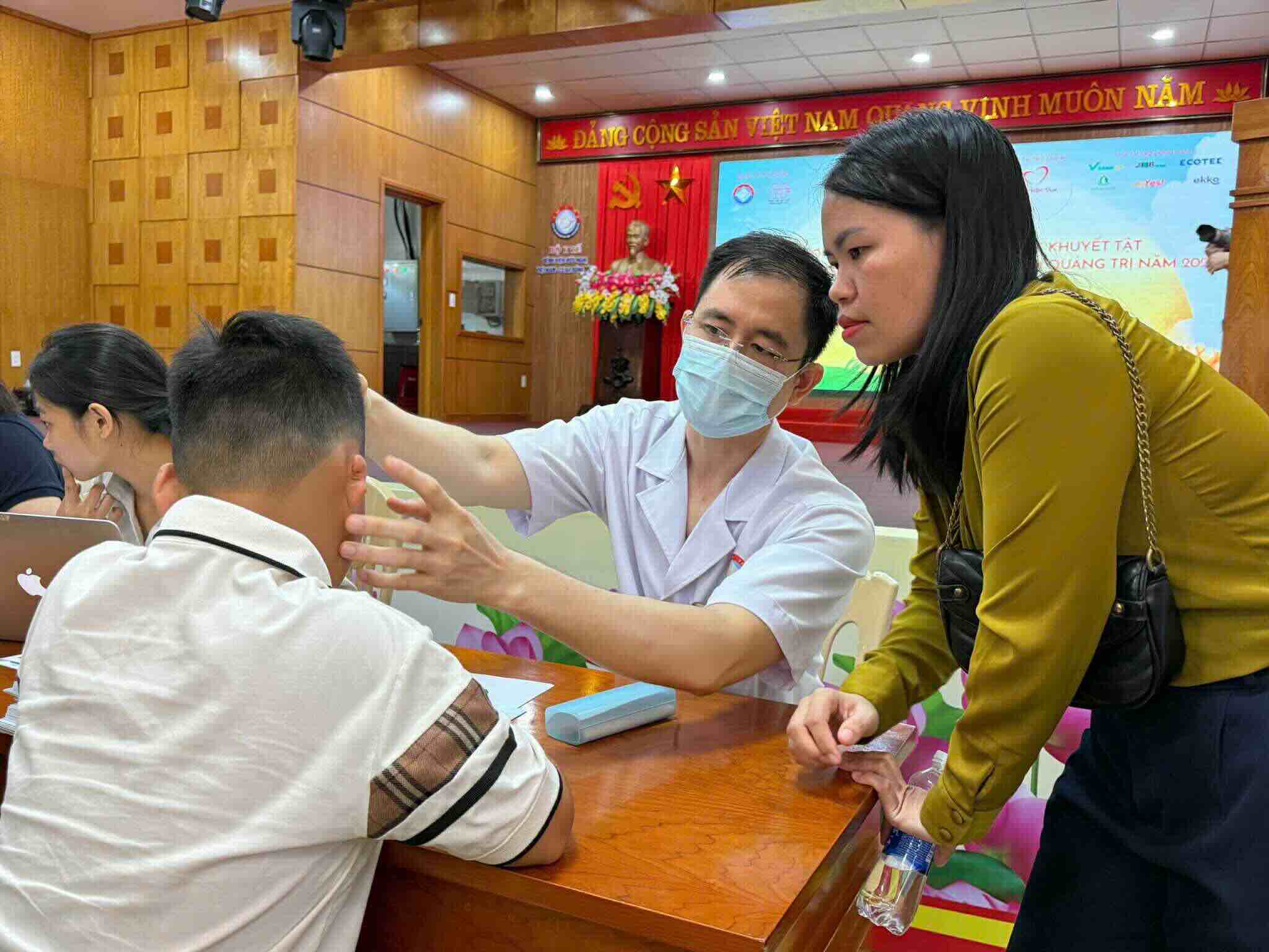 ベトナム友好病院 - CuBa Dong Hoiでの診察・手術プログラム。写真:Thanh Thanh