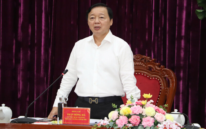 Deputy Prime Minister Tran Hong Ha spoke at the meeting with leaders of the Mekong Delta provinces. Photo: Hoang Loc