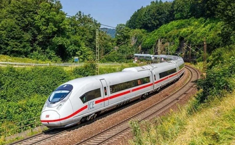 The North-South high-speed railway project opens up new development opportunities for the country. Photo: Ngoc Anh