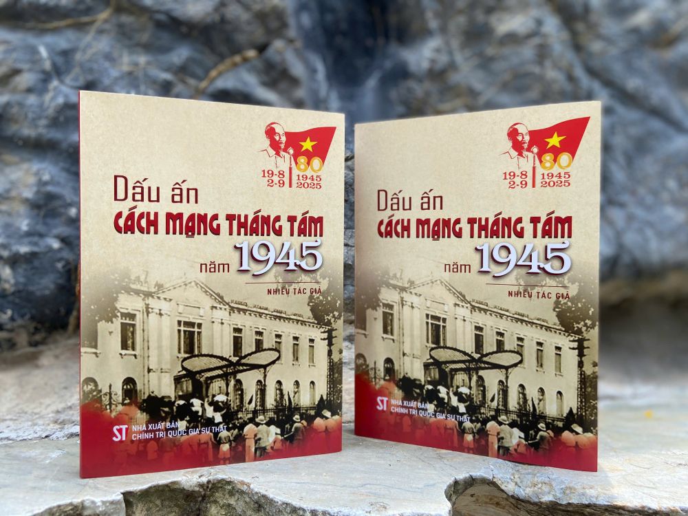 The Truth National Political Publishing House published the book "Imprints of the August Revolution in 1945". Photo: Ai Van