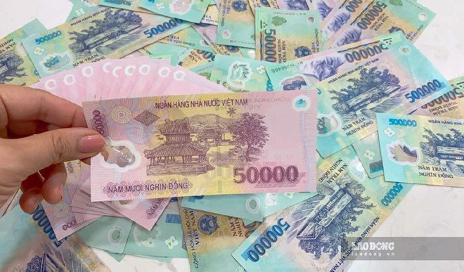 12-month savings interest rates in the banking system fluctuate around 4.9 - 9%. Photo: Tra My
