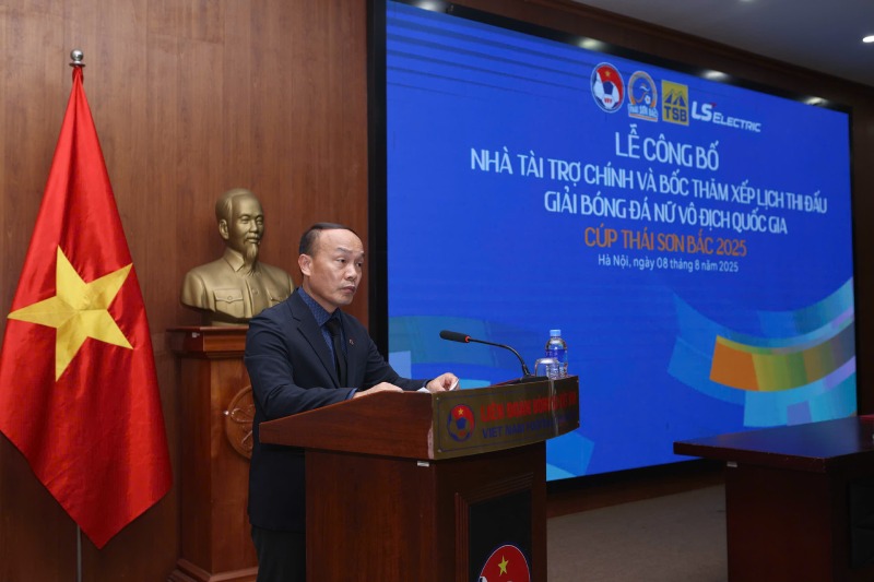 Tong thu ki VFF Nguyen Van Phu phat bieu tai buoi le. Anh: VFF