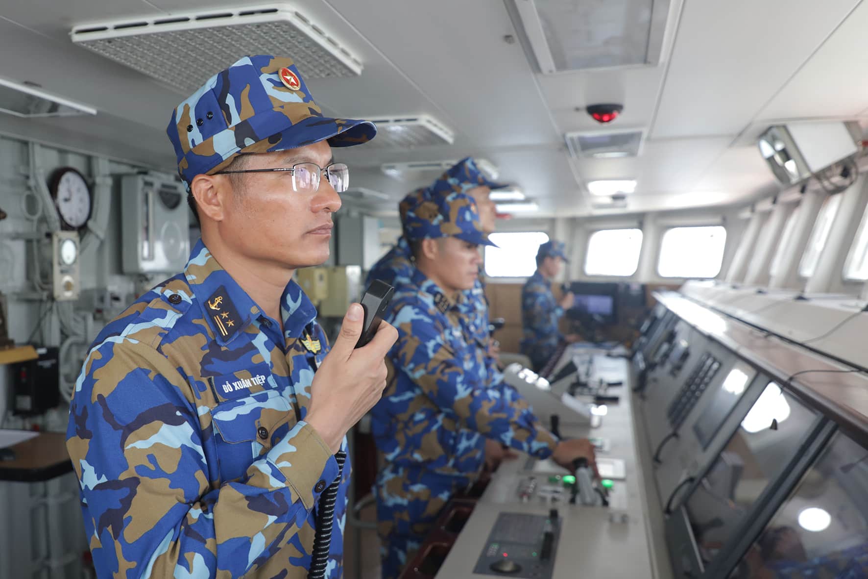 海軍第4管区の幹部、乗組員が海上訓練に参加。写真:海軍