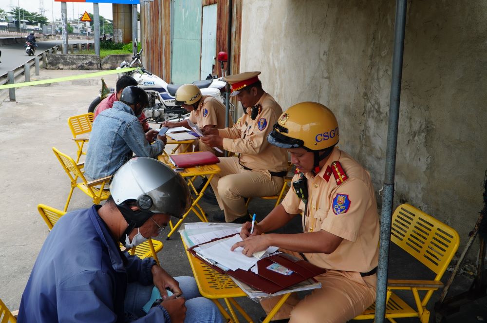 De nombreux conducteurs a Ho Chi Minh-Ville saisis pour violation de la vitesse