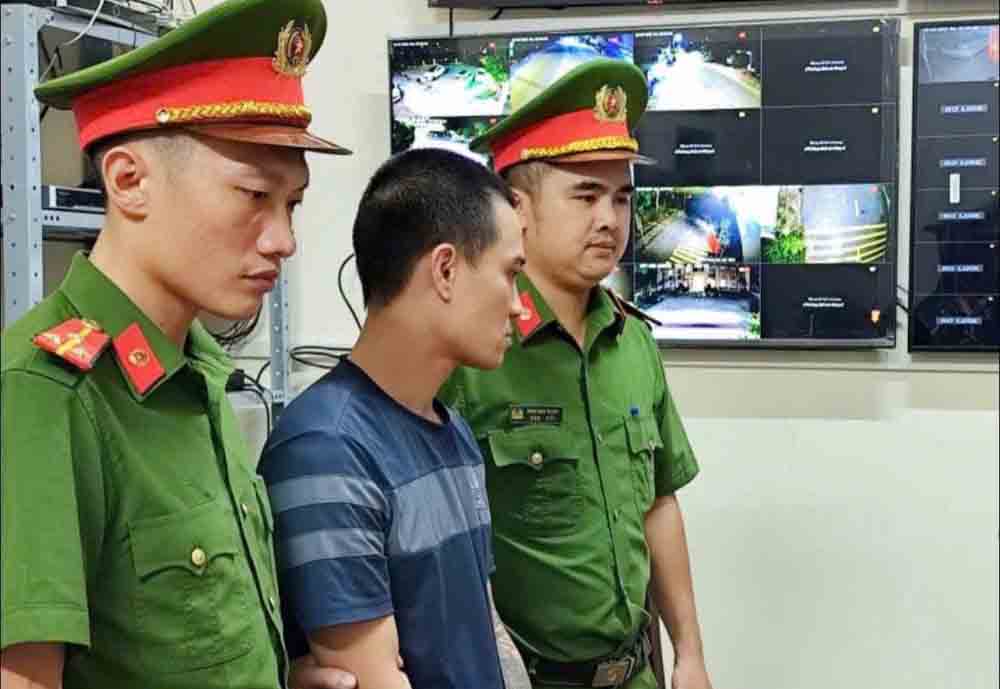 Subject Nguyen Quang Duc was prosecuted and temporarily detained for the act of "illegally using drugs". Photo: Ha Tinh Police.