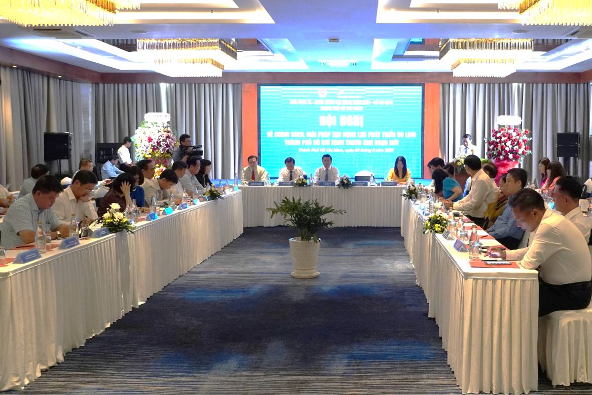 호치민시 관광 개발 솔루션 모색 회의 전경. 사진: 탄 안