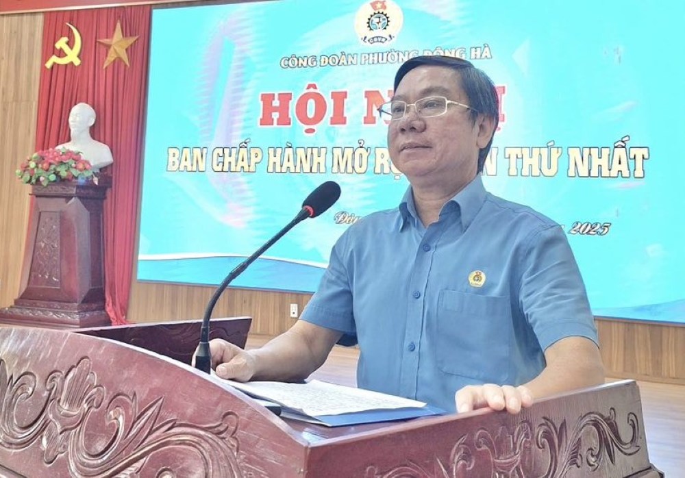Dong chi Nguyen The Lap - Pho Chu tich UBMTTQVN tinh, Chu tich LDLD tinh phat bieu chi dao tai hoi nghi. Anh: Cong doan Quang Tri