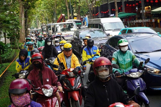 Traffic jam on Nam Ky Khoi Nghia Street through the center of Ho Chi Minh City. Photo: Chan Phuc