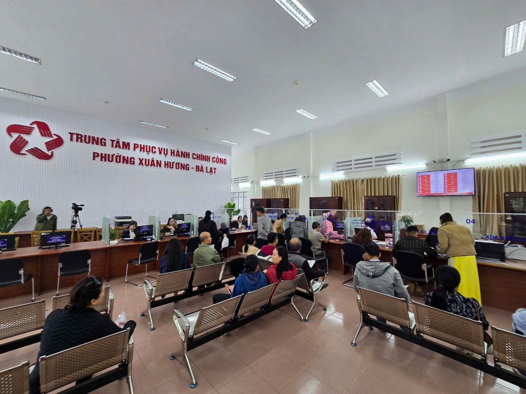 ラムドン省は、2段階の地方自治体モデルの展開における困難、障害を克服するために努力しています。写真:Lam Hong