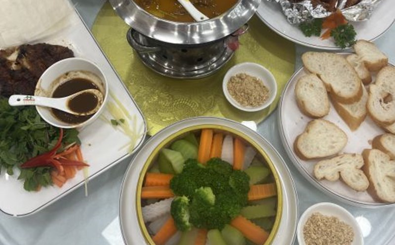 Union meals with more dishes than usual meals. Photo: Kieu Vu