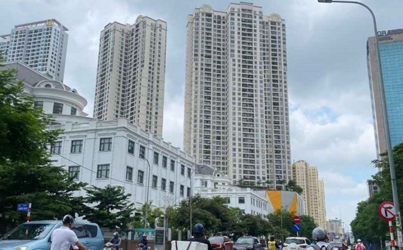 With income not keeping up with housing prices, many workers in Hanoi are struggling to find a place to live. Photo: Linh Trang