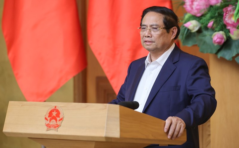 Prime Minister Pham Minh Chinh requested to promote the team of cadres, civil servants, and workers to strive to compete and make efforts to contribute. Photo: VGP