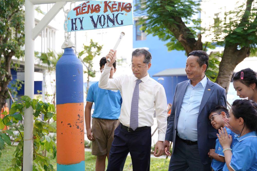 희망 학교는 COVID-19로 고통받는 고아들의 꿈에 날개를 달아주는 새로운 시설을 개관했습니다. 사진: 쩐티