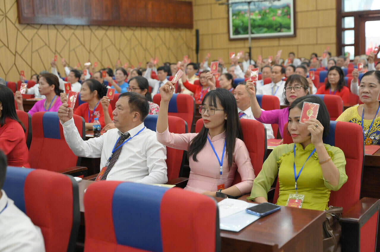The bounce session was attended by 187 delegates, representing 3,401 party members in the entire ward Party Committee. Photo: Mai Huong